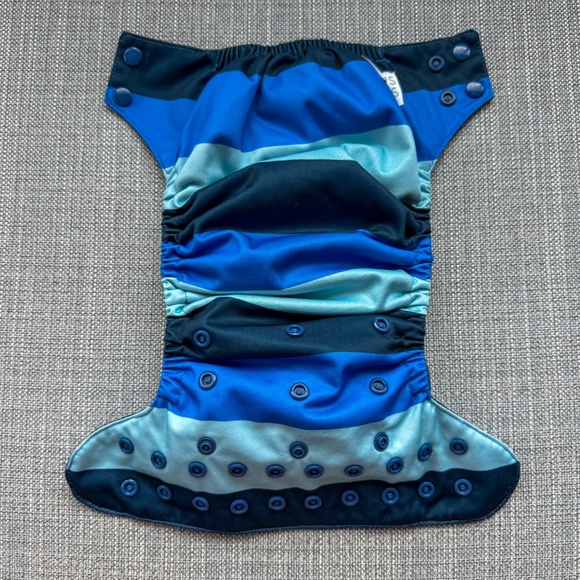 2 Nicki's Diapers - Cover and All-in-Two - Cloth Diapers - Picture 8 of 12